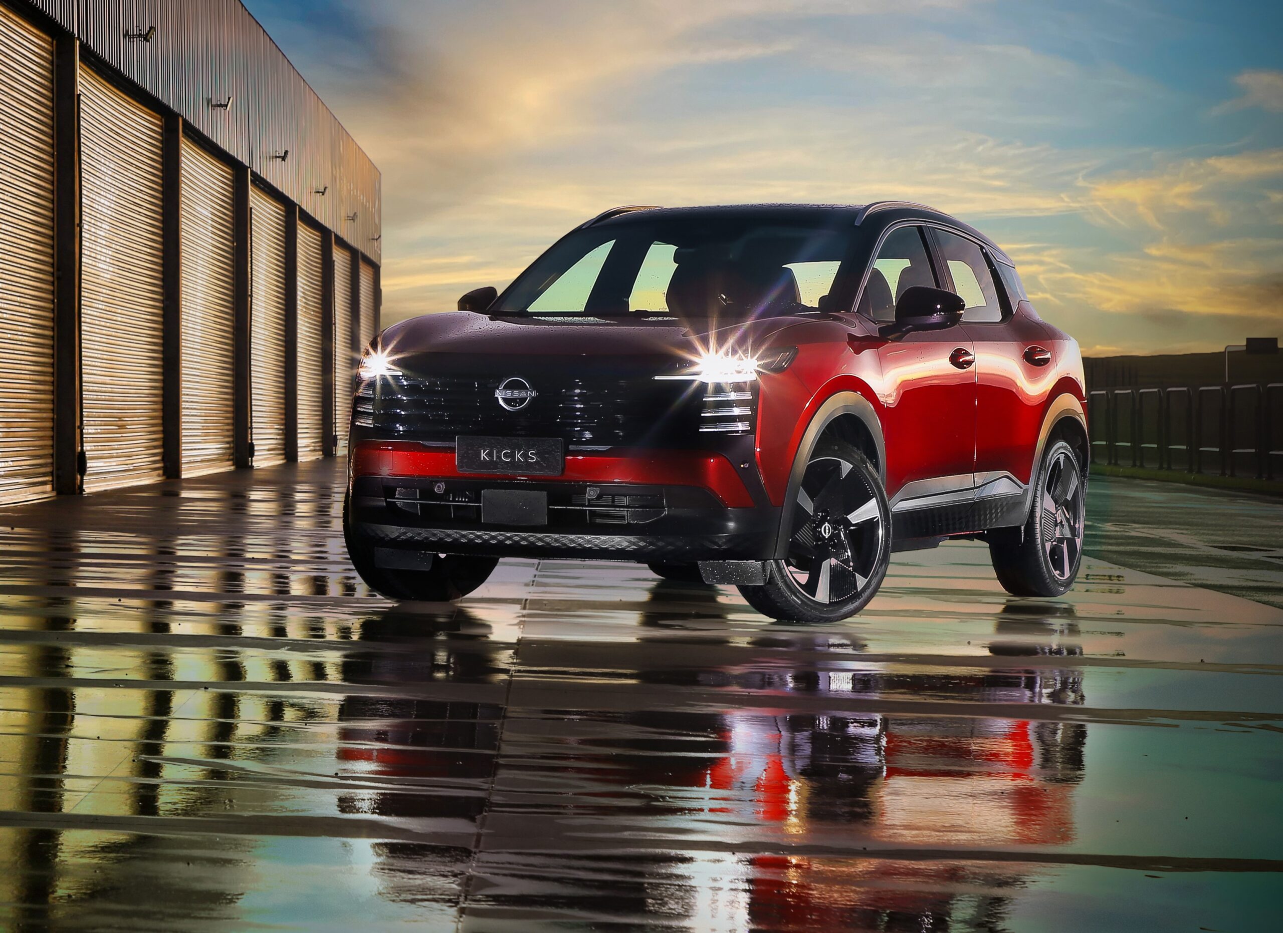 Novo Nissan Kicks 2025 na versão Platinum em destaque, com visual robusto, rodas de 19" e nova identidade frontal com faróis full LED.